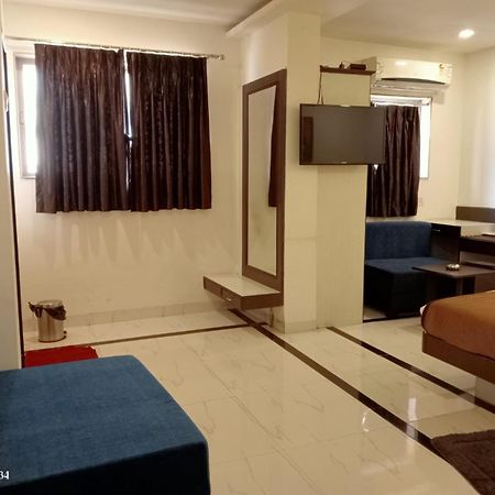 Hotel Saikripa Imperial Daman Buitenkant foto