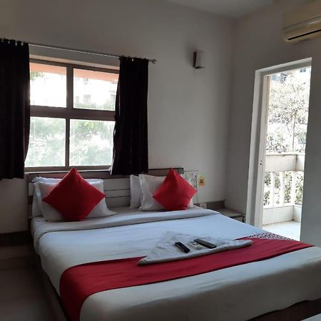 Hotel Saikripa Imperial Daman Buitenkant foto
