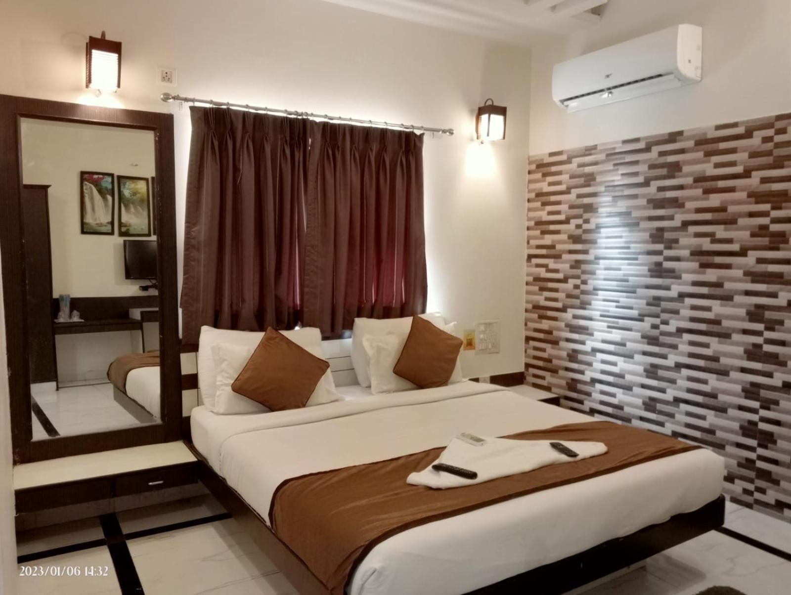Hotel Saikripa Imperial Daman Buitenkant foto