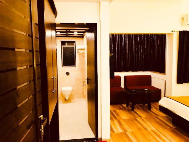 Hotel Saikripa Imperial Daman Buitenkant foto