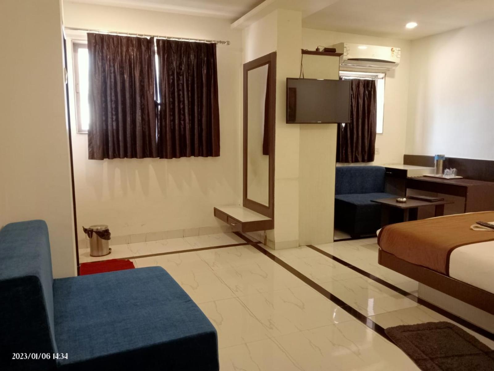 Hotel Saikripa Imperial Daman Buitenkant foto