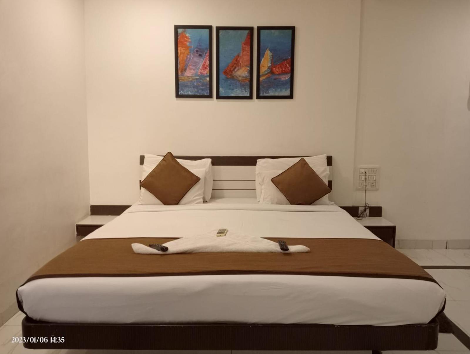 Hotel Saikripa Imperial Daman Buitenkant foto