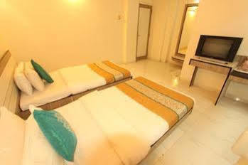 Hotel Saikripa Imperial Daman Buitenkant foto