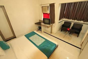 Hotel Saikripa Imperial Daman Buitenkant foto